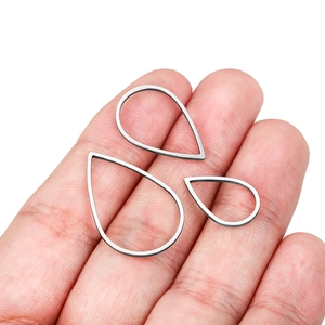 Pendentifs gouttes en acier inoxydable en trois tailles pour bijoux DIY sur la main