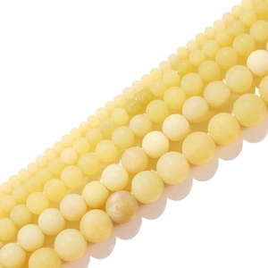 Detailansicht matter Zitronenjade-Perlen in verschiedenen Größen für DIY-Schmuck