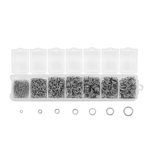 Kit bijoux avec anneaux de jonction ouverts en sept tailles dans une boîte