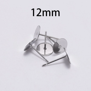 Detailansicht der 12mm flachen Edelstahl-Ohrstecker für DIY-Schmuckherstellung