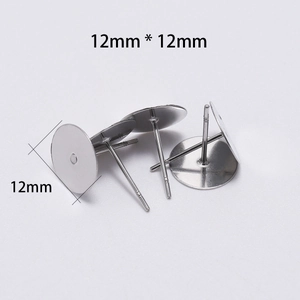 Makroansicht der 12mm Edelstahl Ohrstecker Rohlinge für die Schmuckherstellung