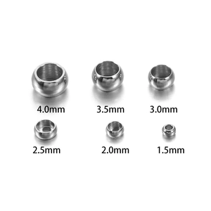 Dettaglio di sei misure di distanziatori in acciaio inossidabile da 1,5 a 4,0 mm