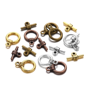 Vue détaillée de divers fermoirs à bascule OT en alliage pour la création de bijoux DIY