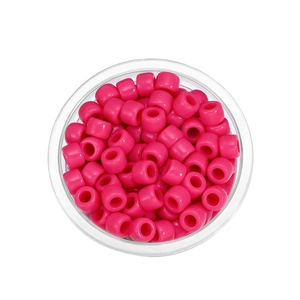 Draufsicht auf rosafarbene Acryl-Trommelperlen für DIY-Schmuck in einer Schale