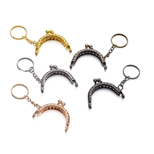 5cm halfronde portemonnee sluiting met sleutelhanger in vijf metallic kleuren reliëf