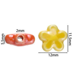 Gedetailleerd overzicht van gele bloem keramische kralen met 2mm gat voor sieraden