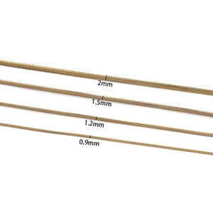 Chaînes serpent en acier inoxydable doré en 4 tailles: 0,9mm, 1,2mm, 1,5mm et 2,0mm