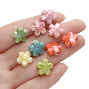 Gekleurde vijfbladige keramische bloemkralen voor DIY armband en ketting sieraden maken