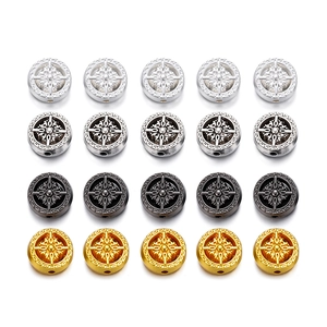 Vue macro des perles d'espacement boussole en métal en quatre tons pour bijoux DIY