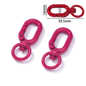 Detail of red alloy lobster clasp with dimensions showing 39.5mm length and swivel ring