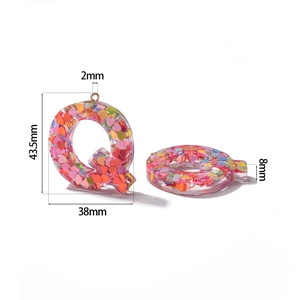 Detailed size dimensions of resin letter Q pendant with heart sequins and pink glitter