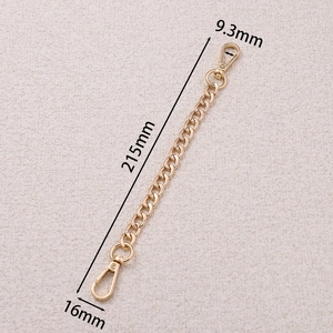Détail de la chaîne d'extension dorée de 215 mm avec fermoirs mousquetons pour sacs à main