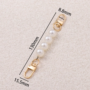 Détail de l'extension de sac en perles avec fermoirs dorés, longueur de 130mm