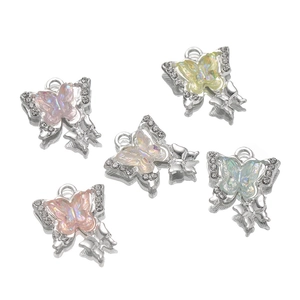 Ciondolo farfalla colorato con strass e base in lega d'argento per gioielli DIY