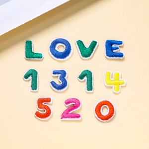 Parches bordados de letras y números coloridos para decoraciones artesanales DIY