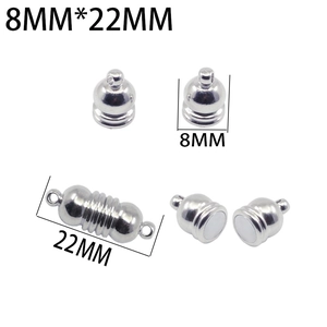 Primo piano delle chiusure magnetiche argento 8mm per gioielli fai-da-te e cordini
