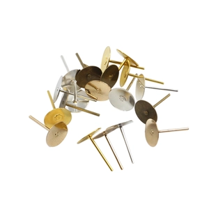 Flache runde Ohrstecker-Rohlinge in verschiedenen Metallfarben für DIY-Schmuckherstellung