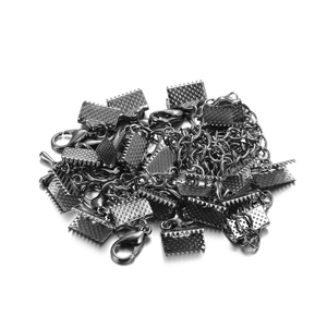 Gedetailleerde set gunmetal karabijnsluitingen en vetersluitingen voor DIY sieraden