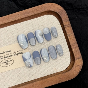 Hand-Made French Glacier Blue Cat Eye Press On Nails Frosted Marble Texture Short Oval Fake Nails With Artificial Pearl For Women