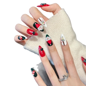 Faux ongles de Noël avec Père Noël 3D, perles et strass thématiques rouge et vert
