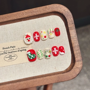 Faux Ongles à Coller de Noël Faits à la Main 3D Père Noël Flocons de Neige Courts Ronds Rouge Vert pour Femmes Fête