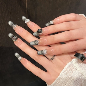 Handgefertigte graue Cat-Eye-Nägel zum Aufkleben mit Luxus-Strass in Sargform