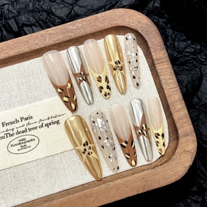 Retro French Leopard Y2K Metallic Star Press On Nails Brown Cow Pattern Hand Painted Long Stiletto Fake Nails For Women Fashion