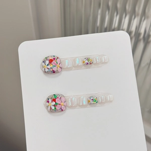 Iridescent daisy press-on toenails with 3D floral accents on white display card