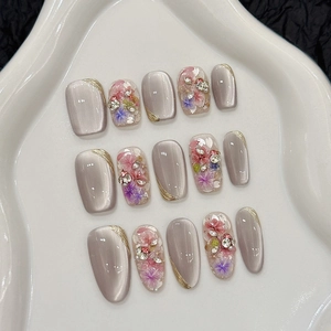 Handmade cat eye press-on nails with dried flowers and pearls in lavender and gold design