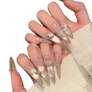 Cat-eye cat-eye fake nails in nude pink with pearls and sparkling rhinestones