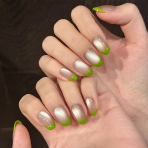 Unghie finte Cat Eye francesi color champagne e verde menta stile estivo