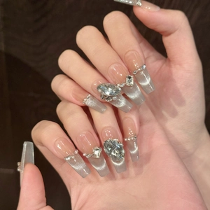 Handgefertigte Silber-Katzenaugen-Nägel mit Strass und Perlen in langer Sarg-Form