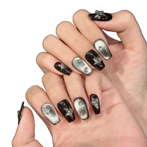 Faux ongles faits main œil de chat noirs avec motifs étoiles et petits strass brillants