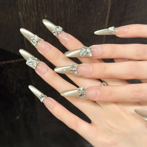 Sparkling cat-eye press-on nails with champagne glitter and large K9 crystal rhinestones