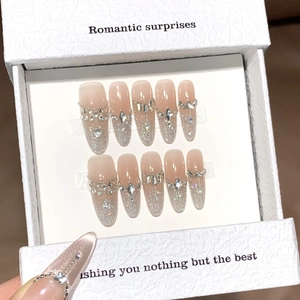 Luxury press-on nails with glitter, pearls and rhinestones in a white gift box