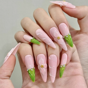 Faux ongles 3D faits main avec fleurs, dégradé rose et vert et texture goutte d'eau