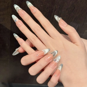 Faux ongles œil de chat bleus forme amande longue avec paillettes argentées et perles