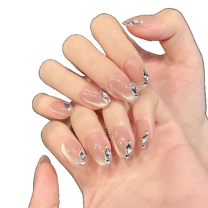 Faux ongles amande œil de chat faits main avec strass bleus et micro perles
