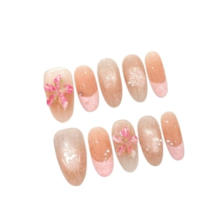 Faux ongles faits main en amande avec fleurs 3D, motifs dentelle et perles