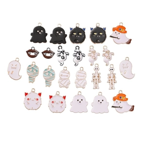 Set misto di ciondoli smaltati per Halloween con design di fantasmi e zucche