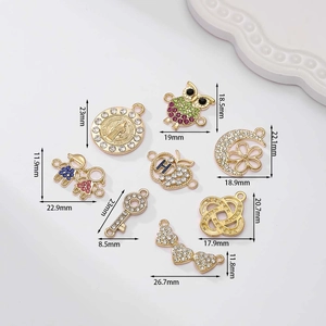 Goldenes Legierungs-Charm-Set mit bunten Strasssteinen, Eule, Schlüssel und Mond