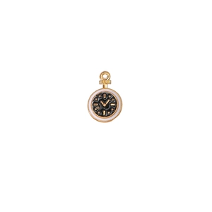 Detail eines Vintage-Uhr-Anhängers aus Goldlegierung mit schwarzem und weißem Emaille
