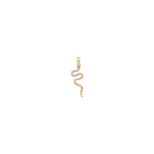 Vista macro di un ciondolo a forma di serpente placcato oro con cristalli di zirconia bianchi