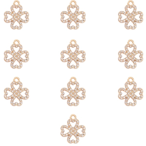 Gedetailleerde set van tien glanzende gouden klaverhangers met witte kristallen voor sieraden