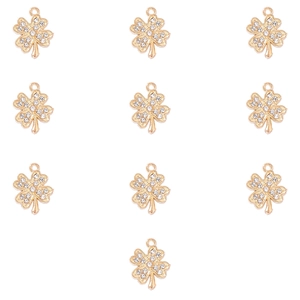 Gedetailleerde weergave van tien gouden klaverhangers met strassteentjes voor DIY-sieraden
