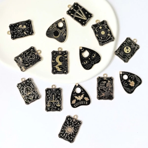 Gotische Tarot- und Ouija-Board-Emaille-Anhänger mit Sonnen-, Mond- und Katzenmotiven