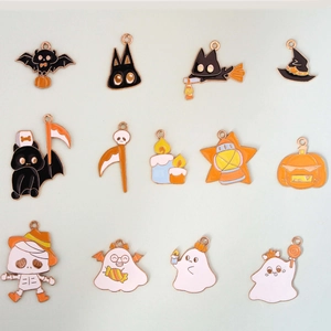 Halloween bedelset met 13 emaille hangers inclusief pompoen spook en zwarte kat diy