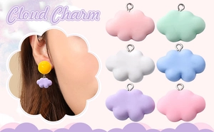 Détail de breloques nuages en résine colorée en six tons macaron avec attaches métal
