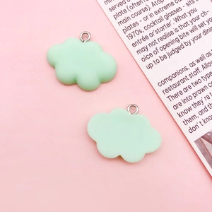 Pendentifs nuages en résine vert menthe avec anneaux pour bijoux DIY et porte-clés