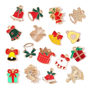 Bunte Weihnachts-Emaille-Anhänger mit Glocken und Geschenkboxen für DIY-Schmuckzubehör